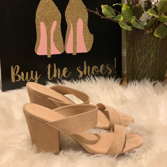 Classy nudes - Picture 3 of 4